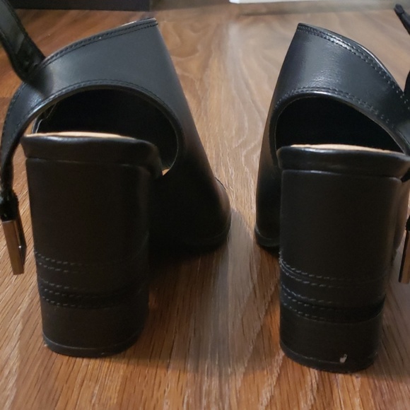 Peep toe heels. - Picture 3 of 5